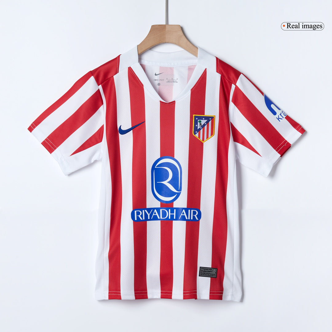 Gyerek Atletico Madrid 
Otthoni 
Mez 
Készlet (Mez + Nadrág + Zokni) 
2025/26