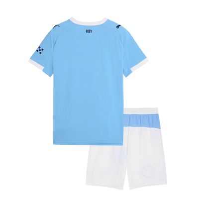 Gyerek Manchester City 
Otthoni 
Mez 
 
Készlet (Mez + Nadrág)2025/26 
 Kék