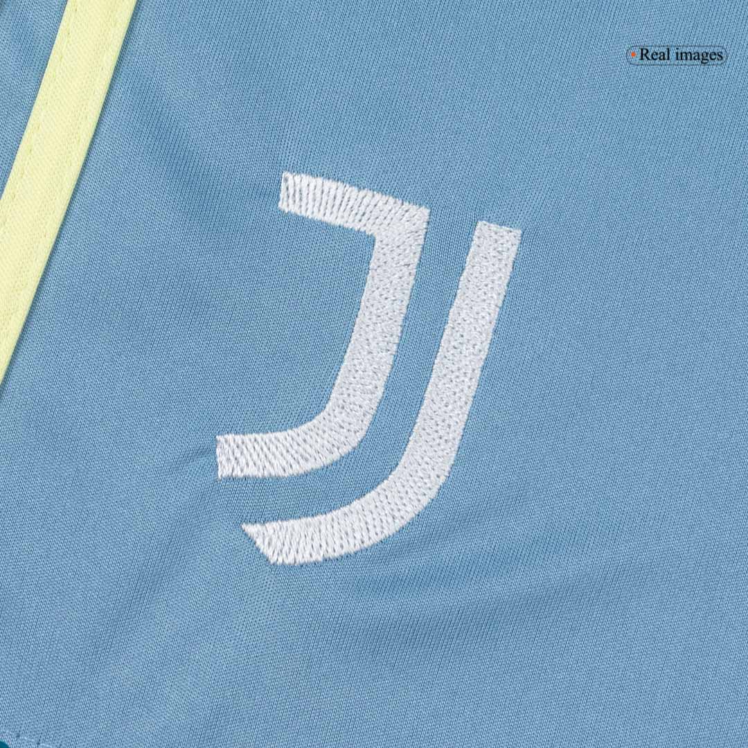 Gyerek Juventus 
 Idegenbeli 
Mez 
Készlet (Mez + Nadrág + Zokni) 
2025/26 
 Kék