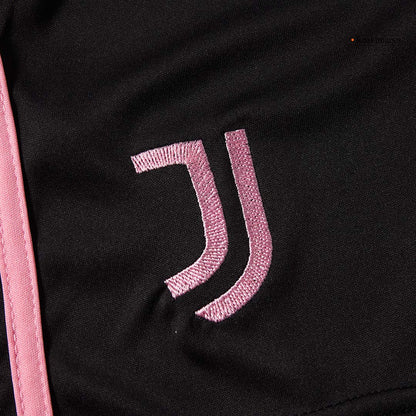 Gyerek Juventus 
Otthoni 
Mez 
Készlet (Mez + Nadrág + Zokni) 
2025/26