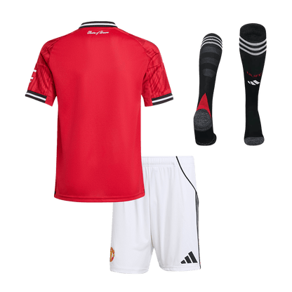 Gyerek Manchester United 
Otthoni 
Mez 
Készlet (Mez + Nadrág + Zokni) 
2025/26 
Piros