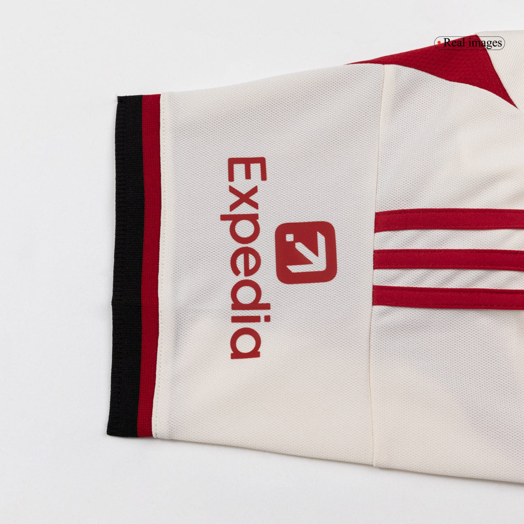 ISAK #9 Liverpool 
 Idegen 
 Futball Mez 
2025/26 
 Fehér