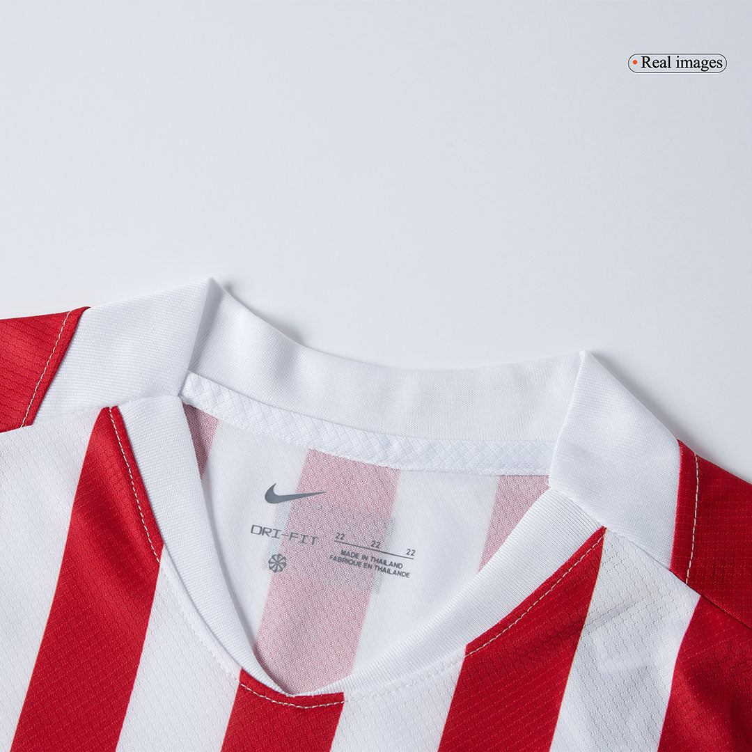 Gyerek Atletico Madrid 
Otthoni 
Mez 
Készlet (Mez + Nadrág + Zokni) 
2025/26