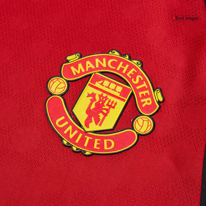 B.FERNANDES #8 Hiteles Manchester United Otthon Soccer Mez 2025/26 Piros