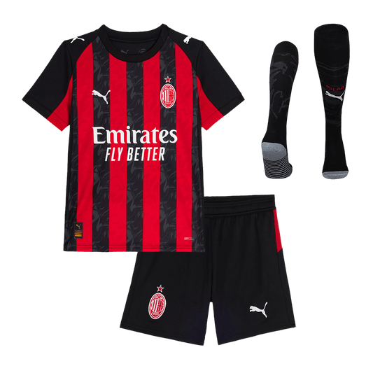 Gyerek AC Milan 
Otthoni 
Mez 
Készlet (Mez + Nadrág + Zokni) 
2025/26