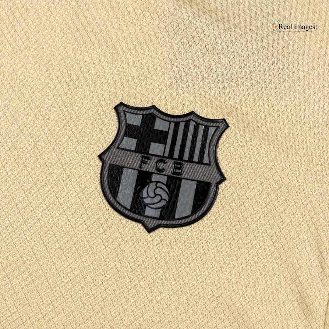 Gyerek Barcelona 
 Idegenbeli 
Mez 
Készlet (Mez + Nadrág + Zokni) 
2025/26 
 Sárga & fekete