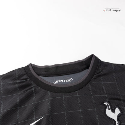 Gyerek Tottenham Hotspur 
 Idegenbeli 
Mez 
 
Készlet (Mez + Nadrág)2025/26 
 Fekete