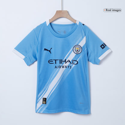 Gyerek Manchester City 
Otthoni 
Mez 
 
Készlet (Mez + Nadrág)2025/26 
 Kék