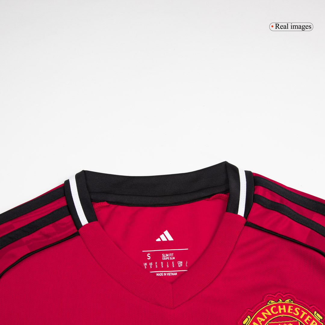 Manchester United 
Otthon 
 Futball Mez 
2025/26 
Piros