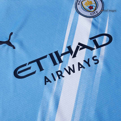 Gyerek Manchester City 
Otthoni 
Mez 
 
Készlet (Mez + Nadrág)2025/26 
 Kék