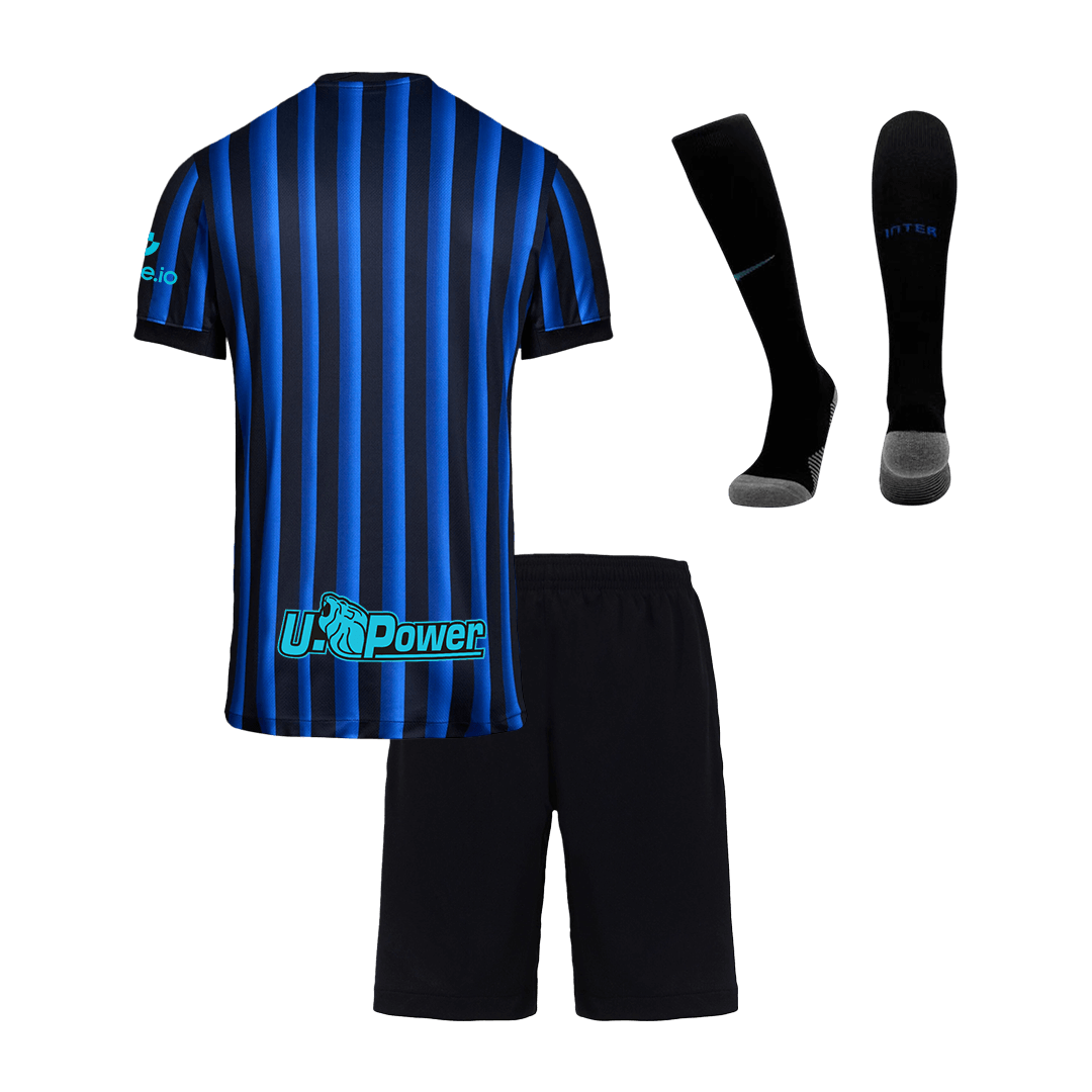 Gyerek Inter Milan 
Otthoni 
Mez 
Készlet (Mez + Nadrág + Zokni) 
2025/26