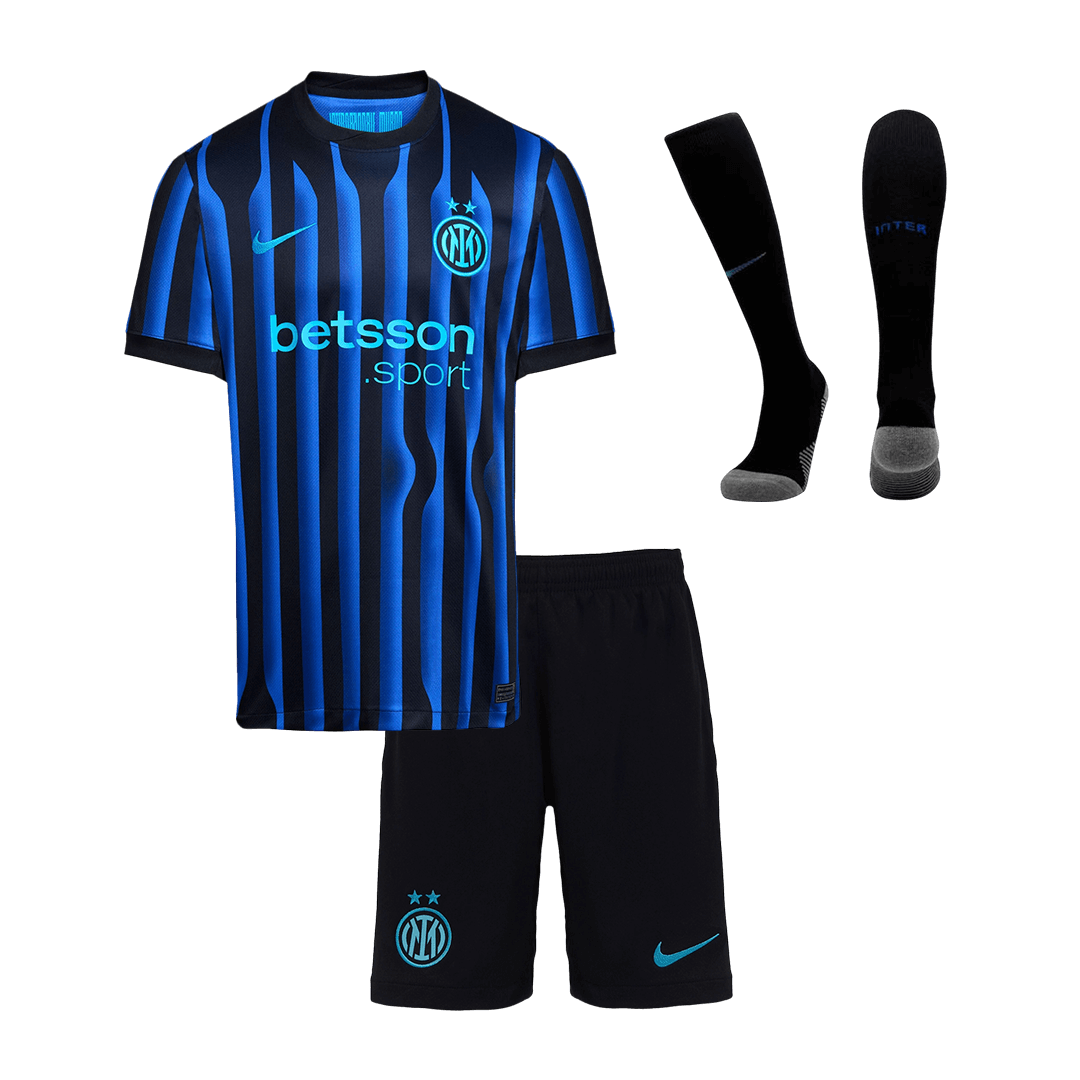 Gyerek Inter Milan 
Otthoni 
Mez 
Készlet (Mez + Nadrág + Zokni) 
2025/26