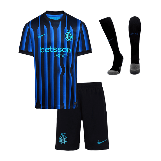 Gyerek Inter Milan 
Otthoni 
Mez 
Készlet (Mez + Nadrág + Zokni) 
2025/26