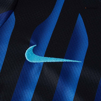 Gyerek Inter Milan 
Otthoni 
Mez 
Készlet (Mez + Nadrág + Zokni) 
2025/26